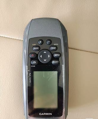 Garmin 73 xử lý GPS điều hướng dễ dàng với kích thước màn hình 1,4 