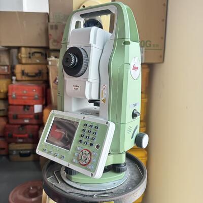 Leica TS03 Tổng trạm với Hệ thống vận hành thời gian thực 500m Khoảng cách không prism và IP66 được đánh giá cho khảo sát