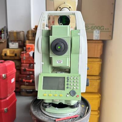 Leica TS09 tổng trạm sử dụng với khoảng cách không có ống kính 1000m và IP66 chống bụi và chống nước bao gồm bộ nhớ flash nội bộ và thẻ SD bên ngoài
